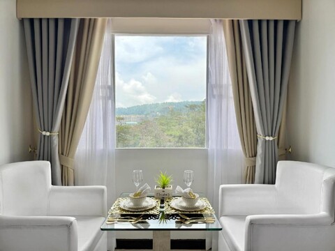 Yanna's Unit with Great View in Albergo Hotel