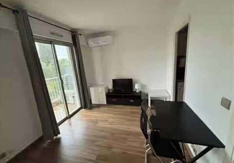 니스 우에스트 에 세 쁘띠 메르베유