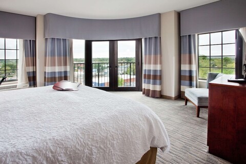 햄프턴 인 & 스위트 채팰 힐-카버러/다운타운