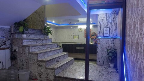 호텔 앰브로시아 델리 공항