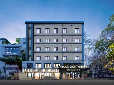 Atour Light Hotel Hangzhou West Lake Lakeside Pedestrian Street