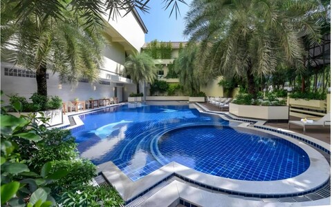 좀티엔 홀리데이 인 호텔