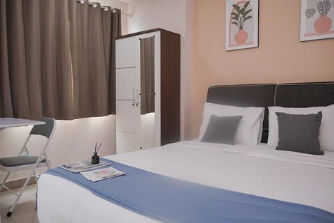 B 레지던스의 편안하고 미니멀리스트한 스튜디오 아파트먼트