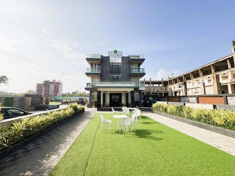 Hotel Golden Palace Rivera Restaurant & Cafe With Swimming Pool Front Of Puri Sea Beach