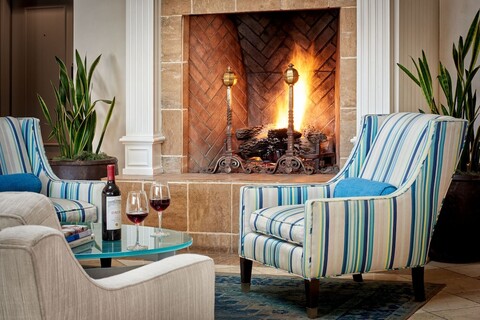 비치 하우스 호텔 앳 에르모사비치