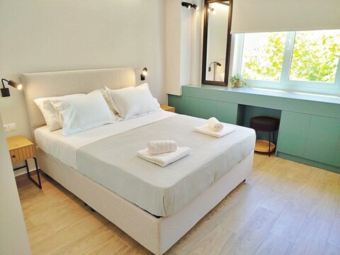 차코네 아파트, 모나스티라키 명소 및 상점 근처