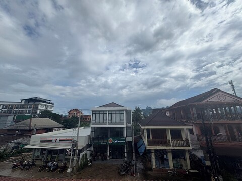 방비엥 골든 로터스 호텔