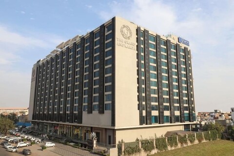 더 그랜드 아누캄파 호텔 & 스위트