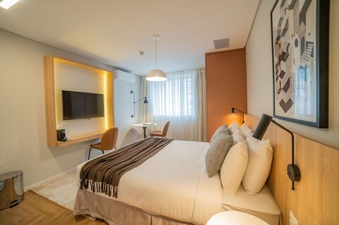 찰리 D스테이 모에마