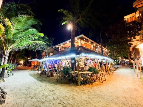 Cocoloco Boracay Beach Resort