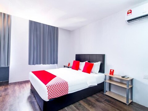 Intime Hotel Kuchai Lama = 인타임 호텔 쿠차이 라마