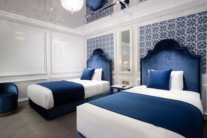 room detail thumbnail 2