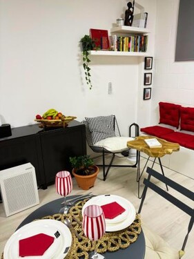 Cheap Quiet Double Room in Park Royal with off-site Gym Access to Showers