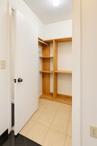 현대적인 스튜디오, 윈우드 중심에 위치