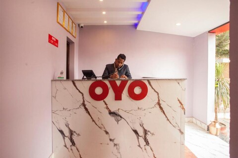 OYO 817 Hotel Garden Flower