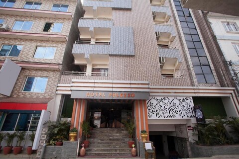 Capital O 812 Hotel Palazzo