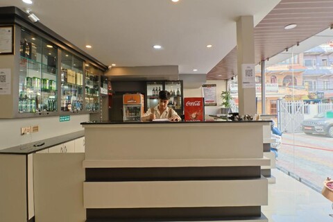 OYO 828 Hotel White Dreams Palace