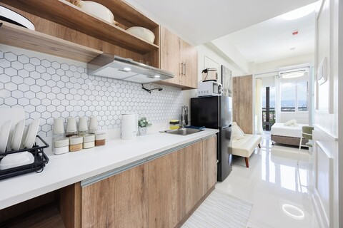 공항 근처 발코니와 시티뷰가 있는 시크 스튜디오