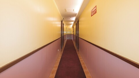 레드도어즈 앳 컴피 인 에르미타 마닐라