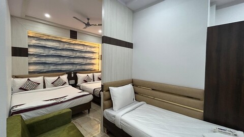 사니디얌 바이 호텔 사후