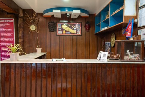 OYO 827 Taj Hotel And Restaurant