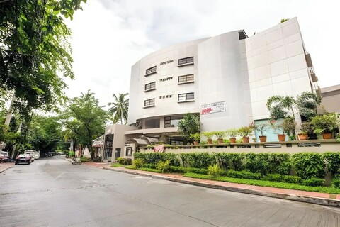 앵글로 레지던스, SM 메자 근처