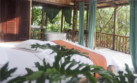 MOON GARDEN RIVERSIDE 