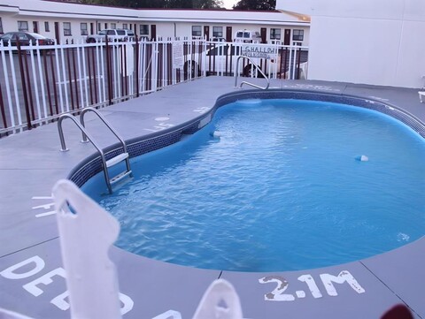 Niagara Inn & Suites