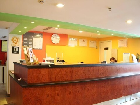 7 Days Inn Hangzhou Xiaoshan South Railway Station People's Square Metro Station