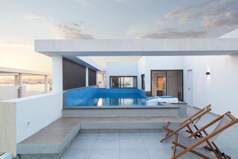 레이크 뷰 레지던스의 로리나