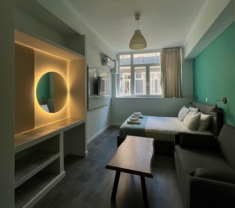 모나스티라키 101 슈퍼호스트 허브