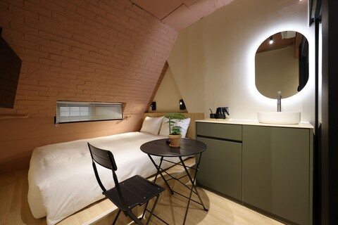 을지로 호텔어라이브 틈