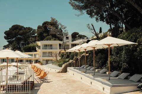 레 로슈 루주, 아 보미 호텔