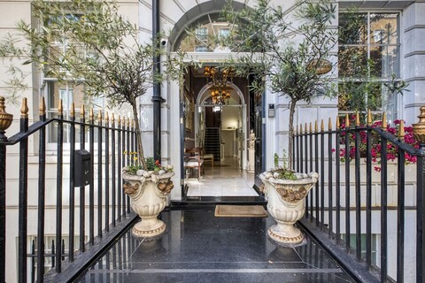 오퓰런스 부티크 호텔