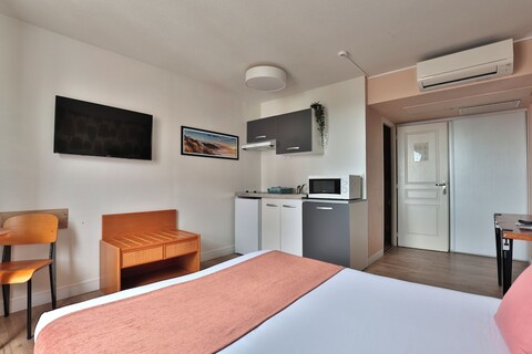 오텔 & 아파트-오텔 올라투아, 비다르