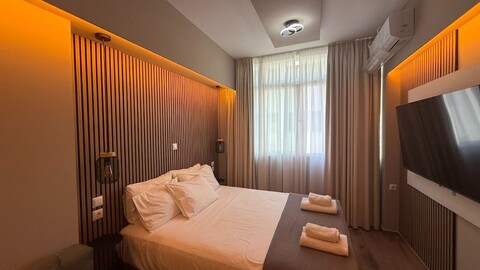 모나스티라키 303 슈퍼호스트 허브