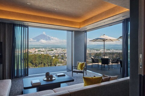 에딧 x 세븐 후지 고텐바