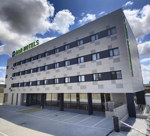 B&B 호텔 세비야 보르무호스