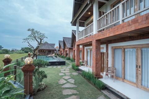 데위 스리 빌라