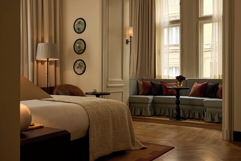 시르 프라하, 서클 컬렉션의 일부