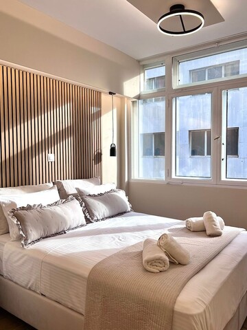 모나스티라키 304 슈퍼호스트 허브