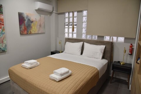 아테네 이아노스 B, 슈퍼 호스트 허브