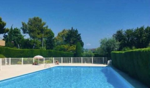 레 트루아 리비에르, 망들리유