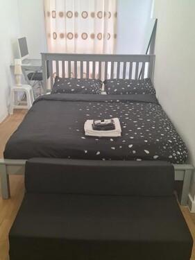 Lascelles house - a few mins to US Embassy, Battersea Power Station & Central London