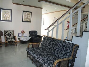 Rouge Service Apartments, Soi Buakhao