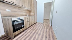 Spacious Rooms - 15 Min from Airport & City Center, 5 Min from Vienna Main-Bus Station EZ7