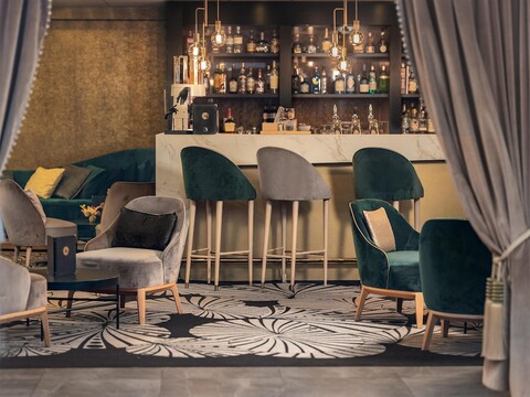 니에프스 파리 호텔, 큐리오 컬렉션 바이 힐튼