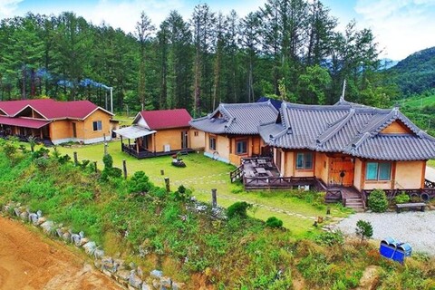 Korean Peninsula Red Clay Pension