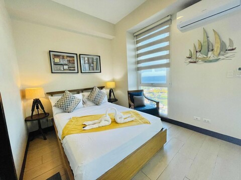 막탄뉴타운 스테이케이션, 해변 근처