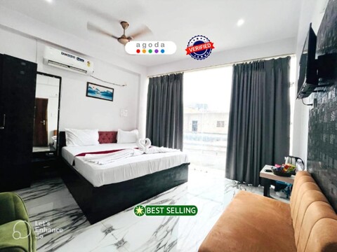 Goroomgo Vinayak Grand Varanasi